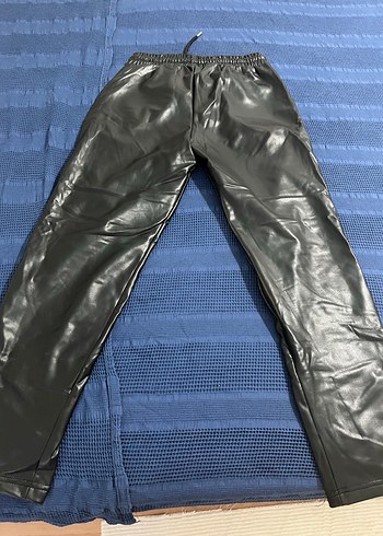 Deri Görünümlü Siyah Kadın Pantolon - Görsel 3
