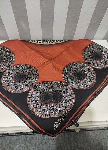 Silkhome eşarp 