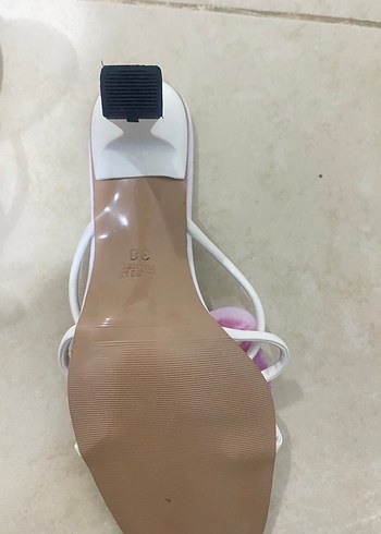 Beyaz Çiçekli Stiletto Topuklu Kadın Terlik - Görsel 2