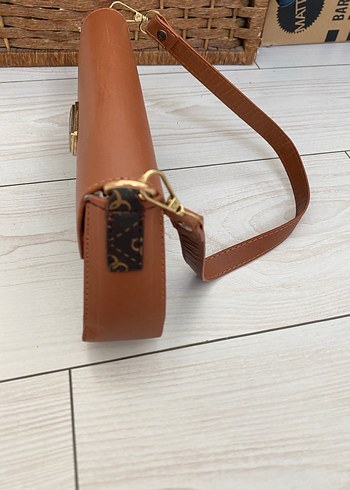 Guess Kahverengi Baskılı Deri Kadın Çanta - Görsel 3