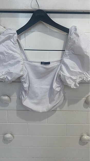 Zara Bluzz