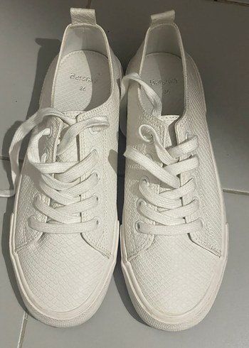 Bershka Yılan Desenli Beyaz Kadın Spor Ayakkabı