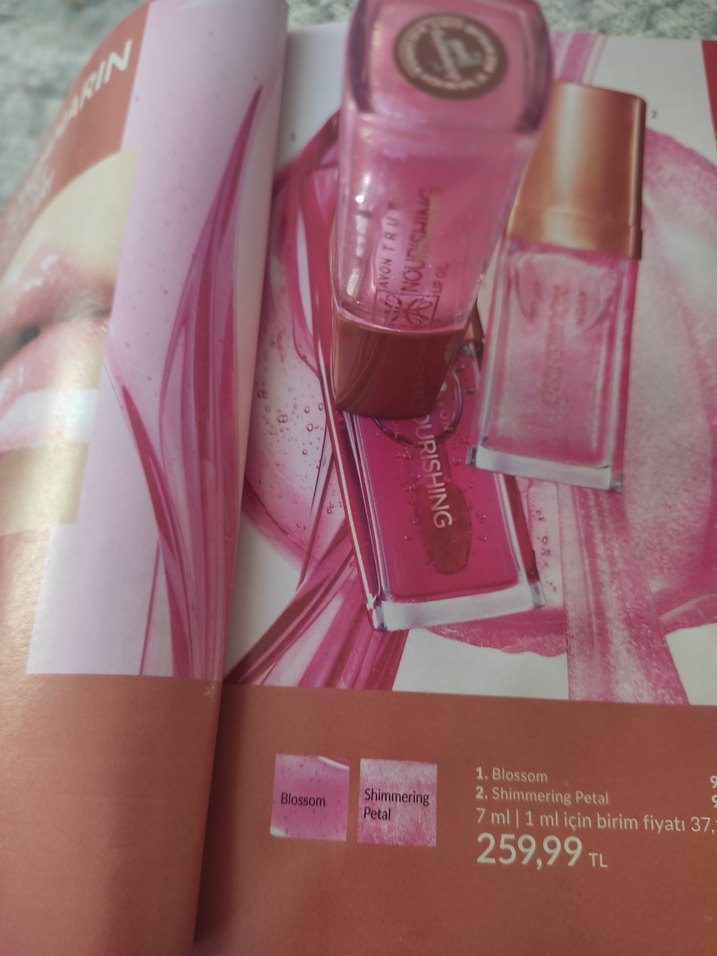 Avon True Besleyici Vişne Rengi Dudak Yağı 7ml - Görsel 2