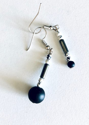 Doğaltaş gotik tarzı küpe (yeni, kullanılmadı)