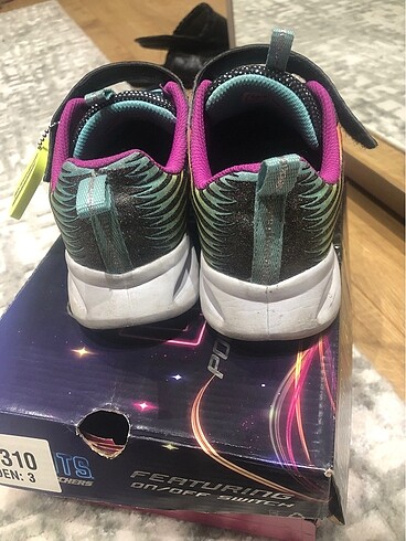 34 Beden siyah Renk Skechers 35 numara yeni gibi aldığımda sezon sonuydu şimdide ay