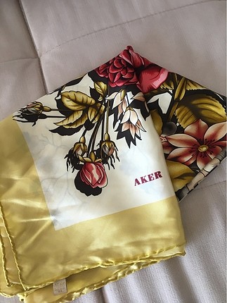 Aker eşarp