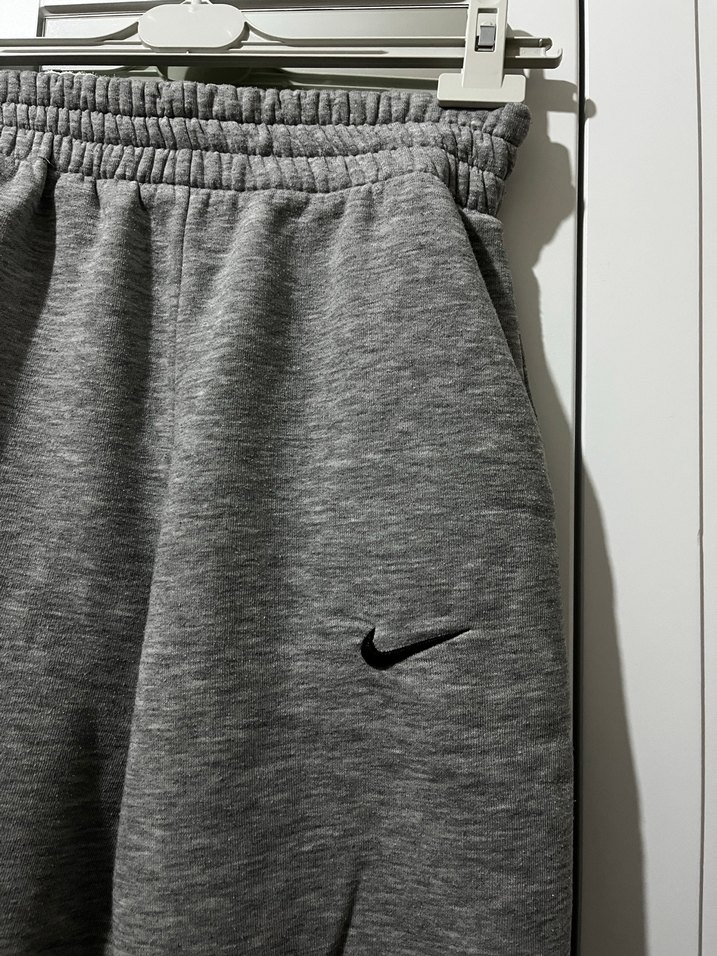 Gri  Nike  Rahat Kesim Eşofman Altı - Görsel 2