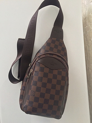 Louis Vuitton Göğüs çantası