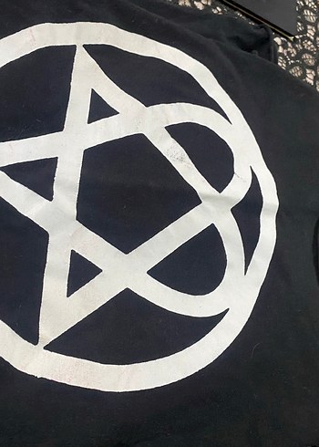 l Beden Him baskılı Siyah Goth Tişörtü