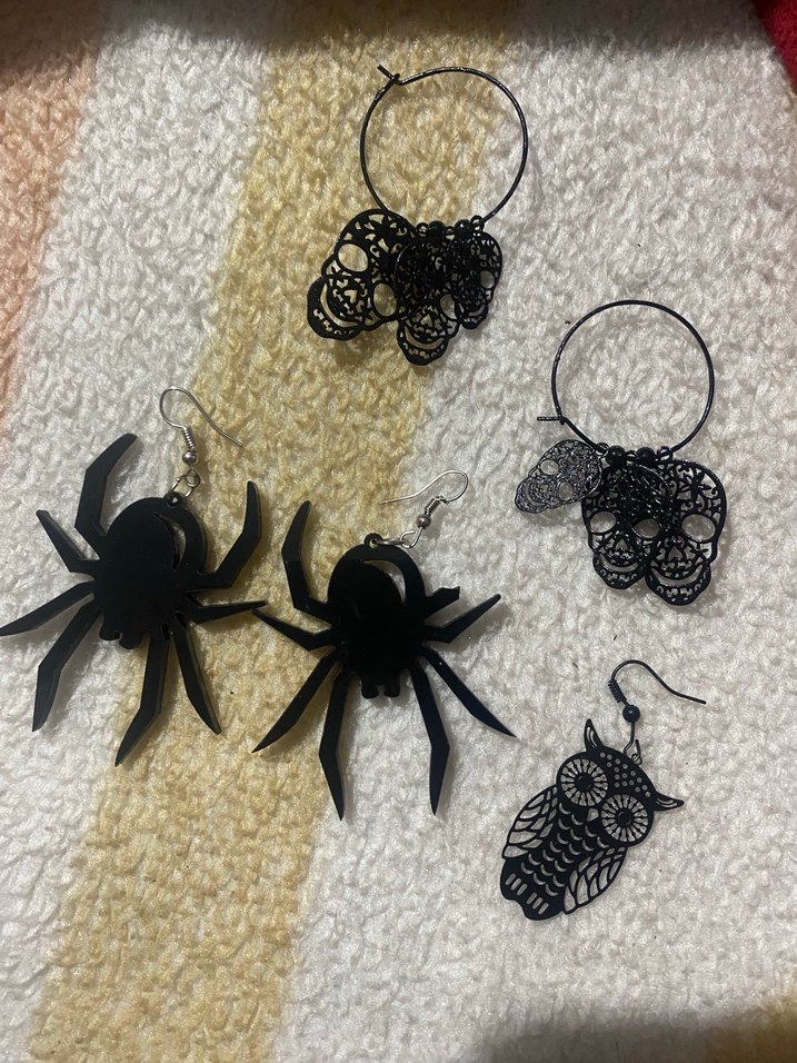 Gotik Dantel İşlemeli Siyah Küpeler - Görsel 2