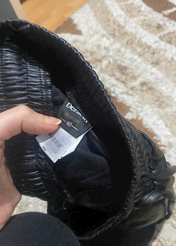 Kürklü Siyah Yılan Desenli Deri Mini Pantolon - Görsel 2