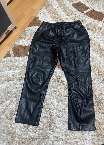 Kürklü Siyah Yılan Desenli Deri Mini Pantolon - Görsel 3