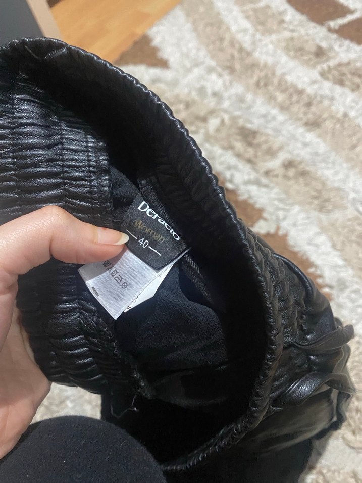 Kürklü Siyah Yılan Desenli Deri Mini Pantolon - Görsel 2