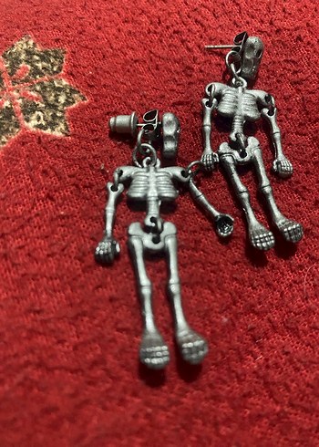 Gri Gotik Kafatası Figürlü Midi Küpeler - Görsel 3