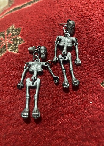 Gri Gotik Kafatası Figürlü Midi Küpeler - Görsel 4