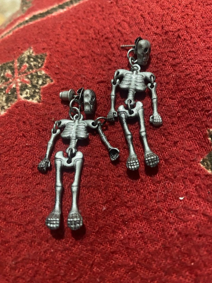 Gri Gotik Kafatası Figürlü Midi Küpeler - Görsel 4