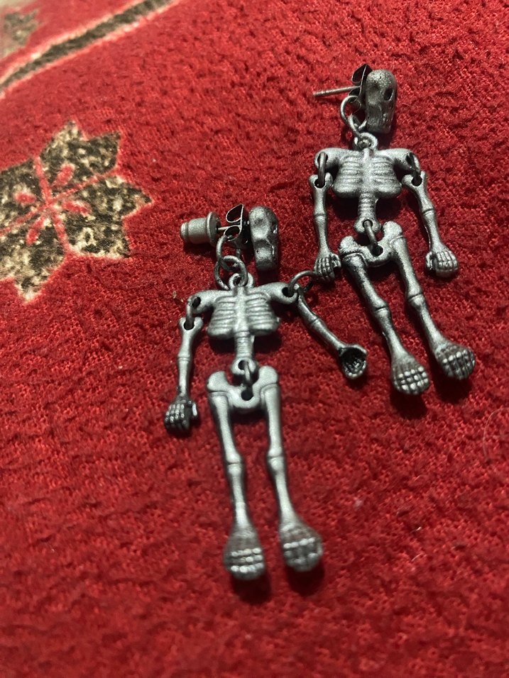 Gri Gotik Kafatası Figürlü Midi Küpeler - Görsel 2