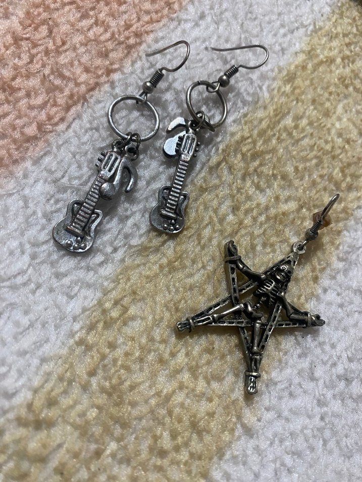 Gitar ve Pentagram Rock Punk Küpeler - Görsel 2