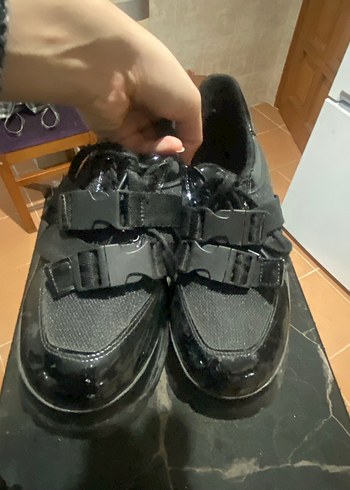 Kadın Siyah Gotik Platformlu Tokalı Spor Ayakkabı - Görsel 4