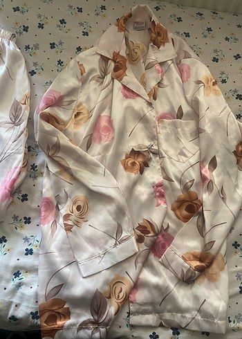 Çiçek Desenli Pijama saten takım