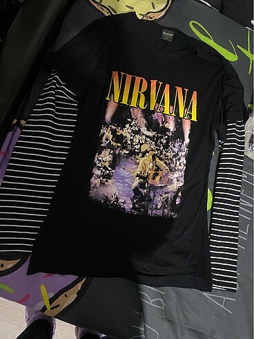 Diğer Nirvana sweatshirt