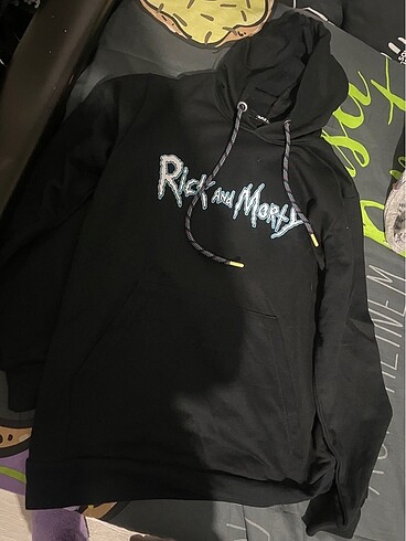 m Beden Rick and morty sweatshirt