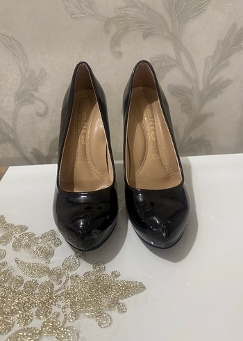 Diğer Parlak Siyah Stiletto Topuklu Kadın Ayakkabı