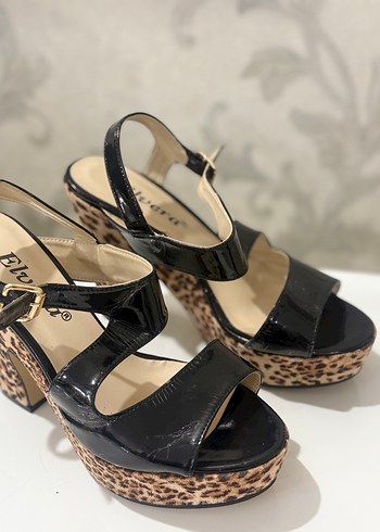 Kalın topuklu ayakkabı - Görsel 6