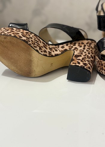 Kalın topuklu ayakkabı - Görsel 4