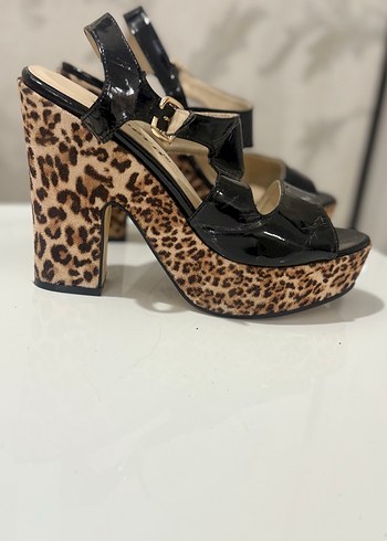 Kalın topuklu ayakkabı - Görsel 3