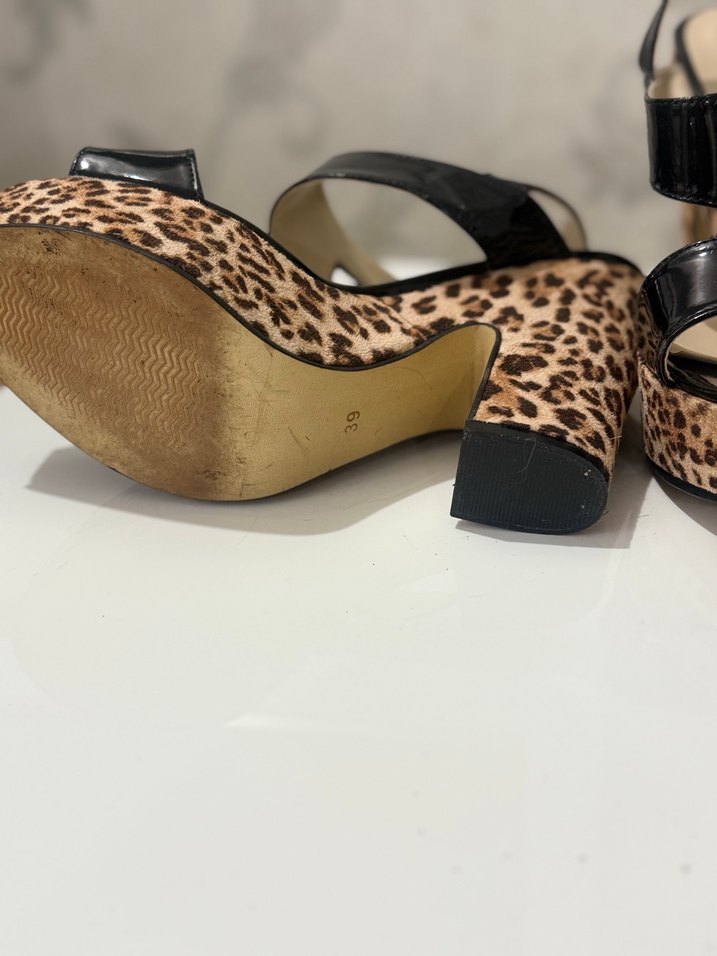 Kalın topuklu ayakkabı - Görsel 4