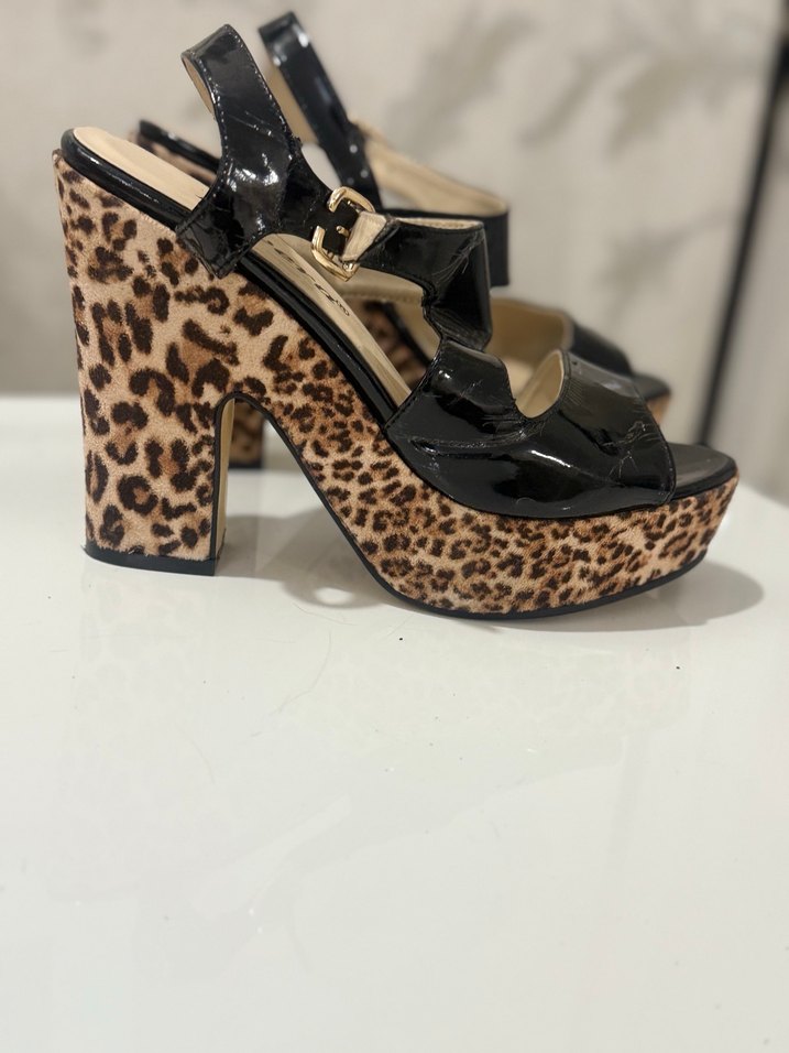 Kalın topuklu ayakkabı - Görsel 3