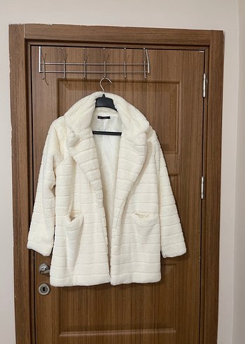 Beyaz Peluş kadın kaban - Görsel 2