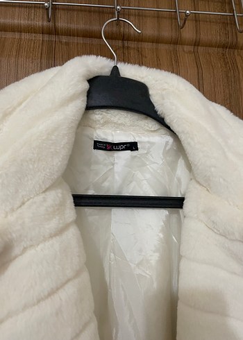 Beyaz Peluş kadın kaban - Görsel 5