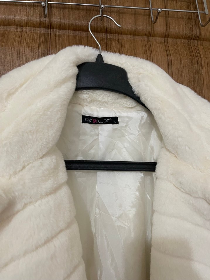 Beyaz Peluş kadın kaban - Görsel 5