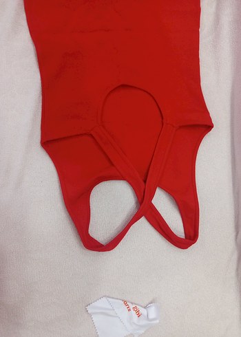 Kırmızı V Yakalı Spor elbise - Görsel 2