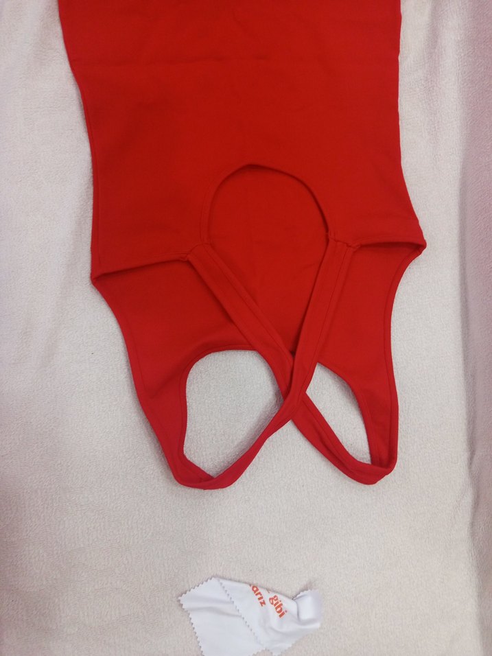 Kırmızı V Yakalı Spor elbise - Görsel 2