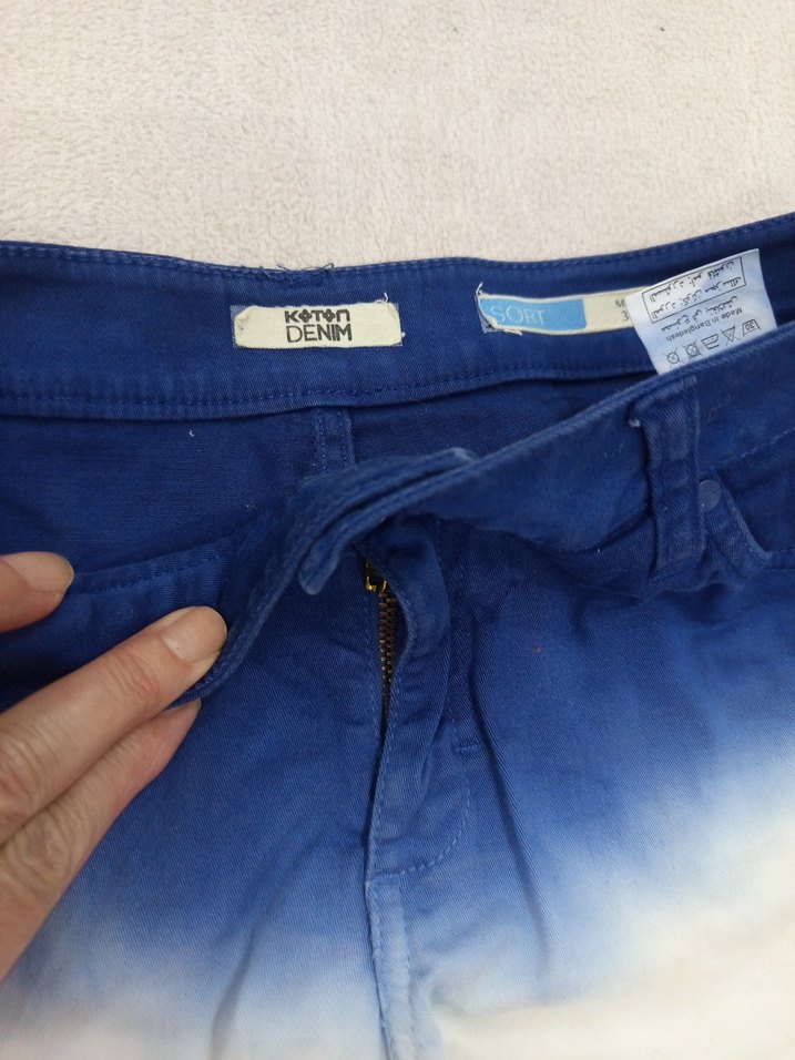 Kadın Mavi Batik Desenli Midi Denim Şort - Görsel 3