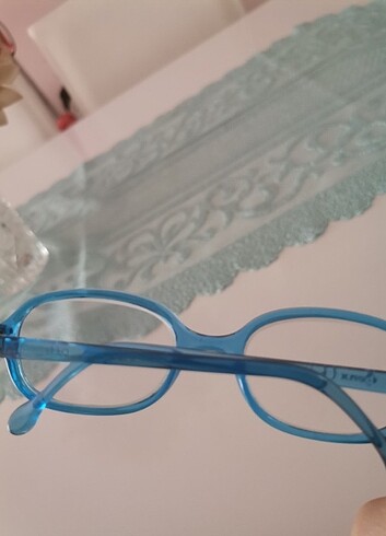 Mavi çocuk gözlüğü 