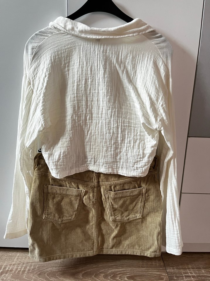 Beyaz V Yaka Bol Kesim Keten Gömlek ve Kot Etek - Görsel 3