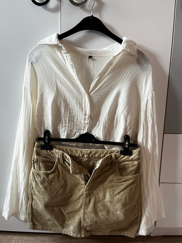 Beyaz V Yaka Bol Kesim Keten Gömlek ve Kot Etek - Görsel 2