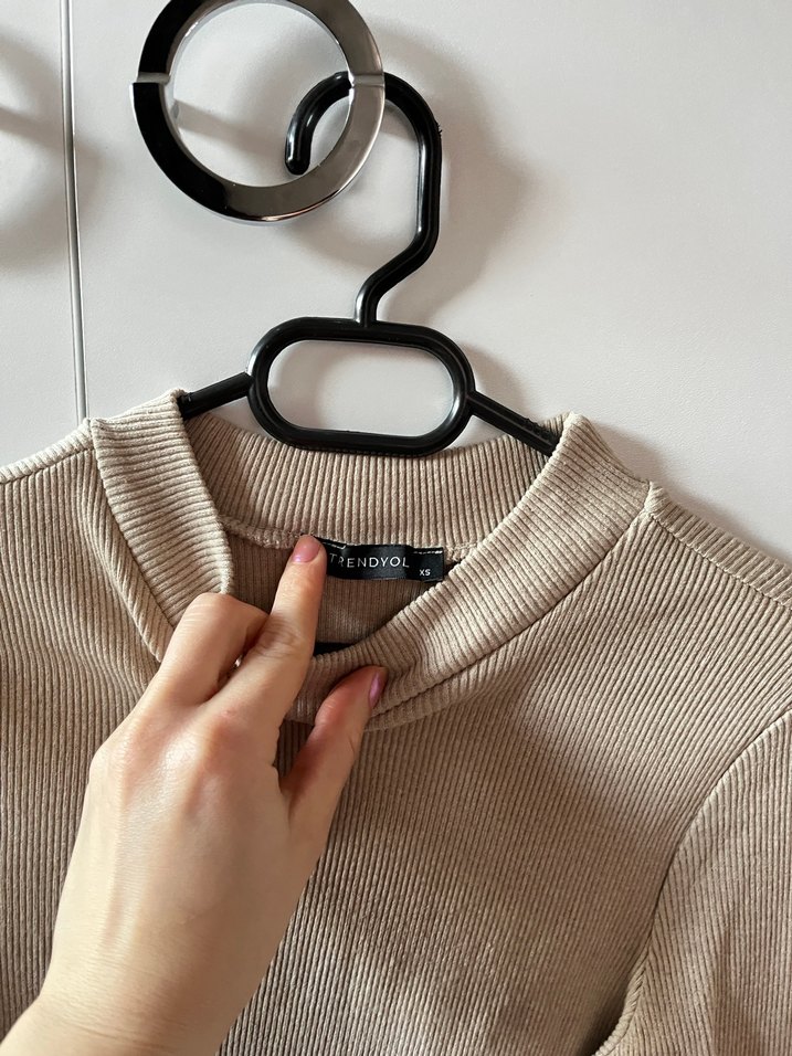 Bej Yüksek Yakalı Triko Kadın Bluz - Görsel 2