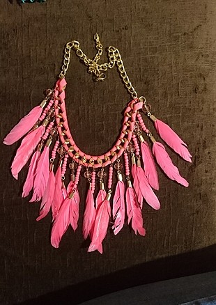 Pembe Tüylü Kolye