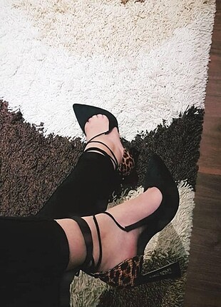 Siyah bağlamalı Leopar detay stiletto