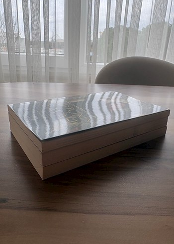 Elise Kova - Tahtın Köpeği, Prensin Kılıcı, Çiftçinin savaşı - Görsel 2