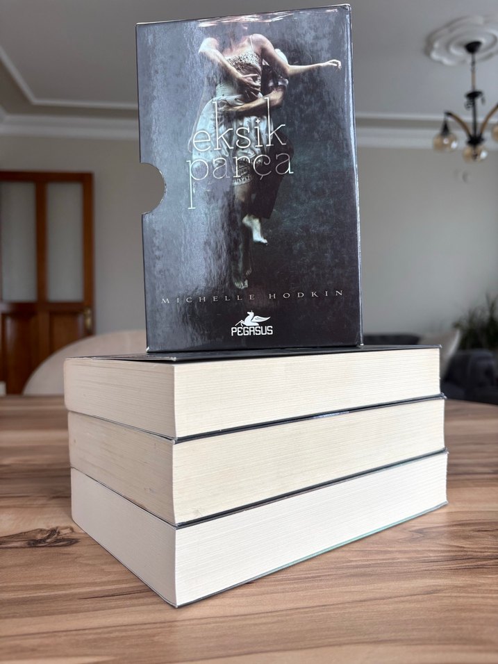 Mara dyer üçlemesi - michelle hodkin - Görsel 2