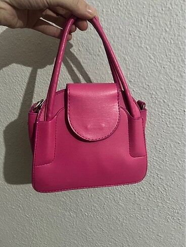 Pembe çanta