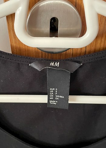 H&M Siyah Fırfırlı Kadın Bluz