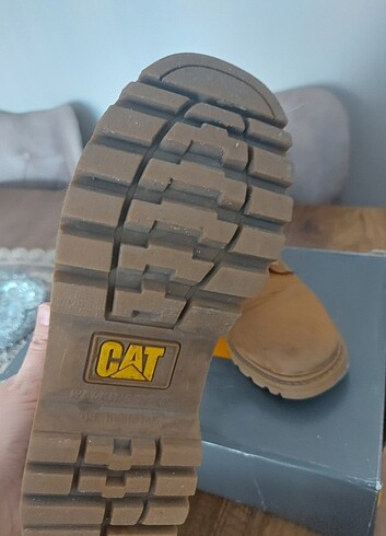 Cat 35 numara 2 kez zorla giyildi