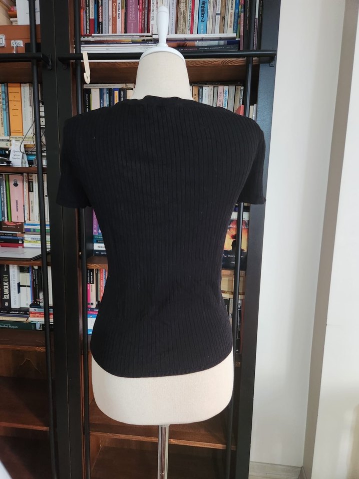 Siyah Love Nakışlı Kadın Tişört - Görsel 2